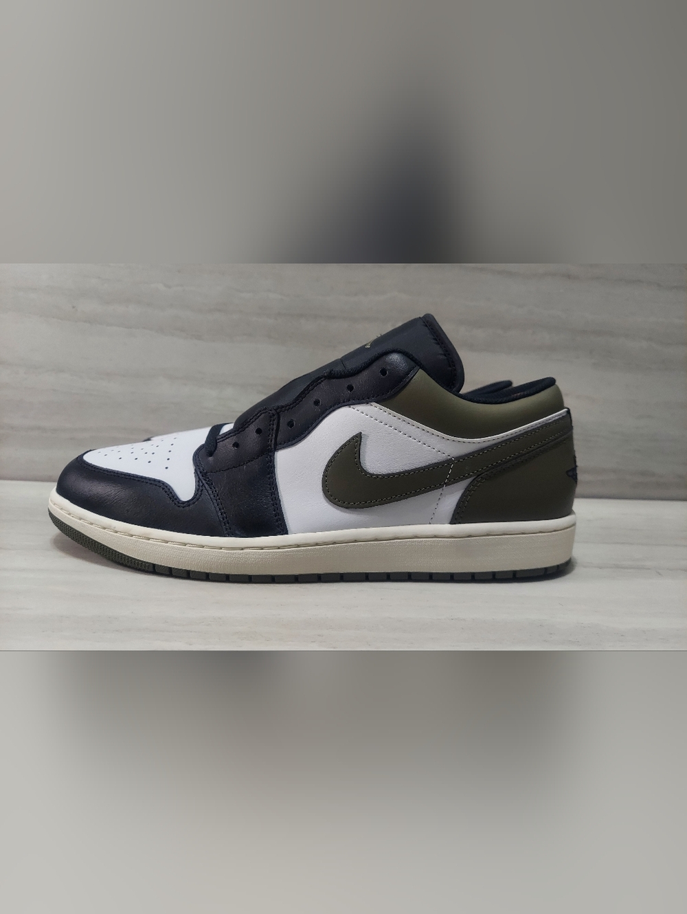 Air Jordan 1 Low Black Toe Medium Olive Size. 13